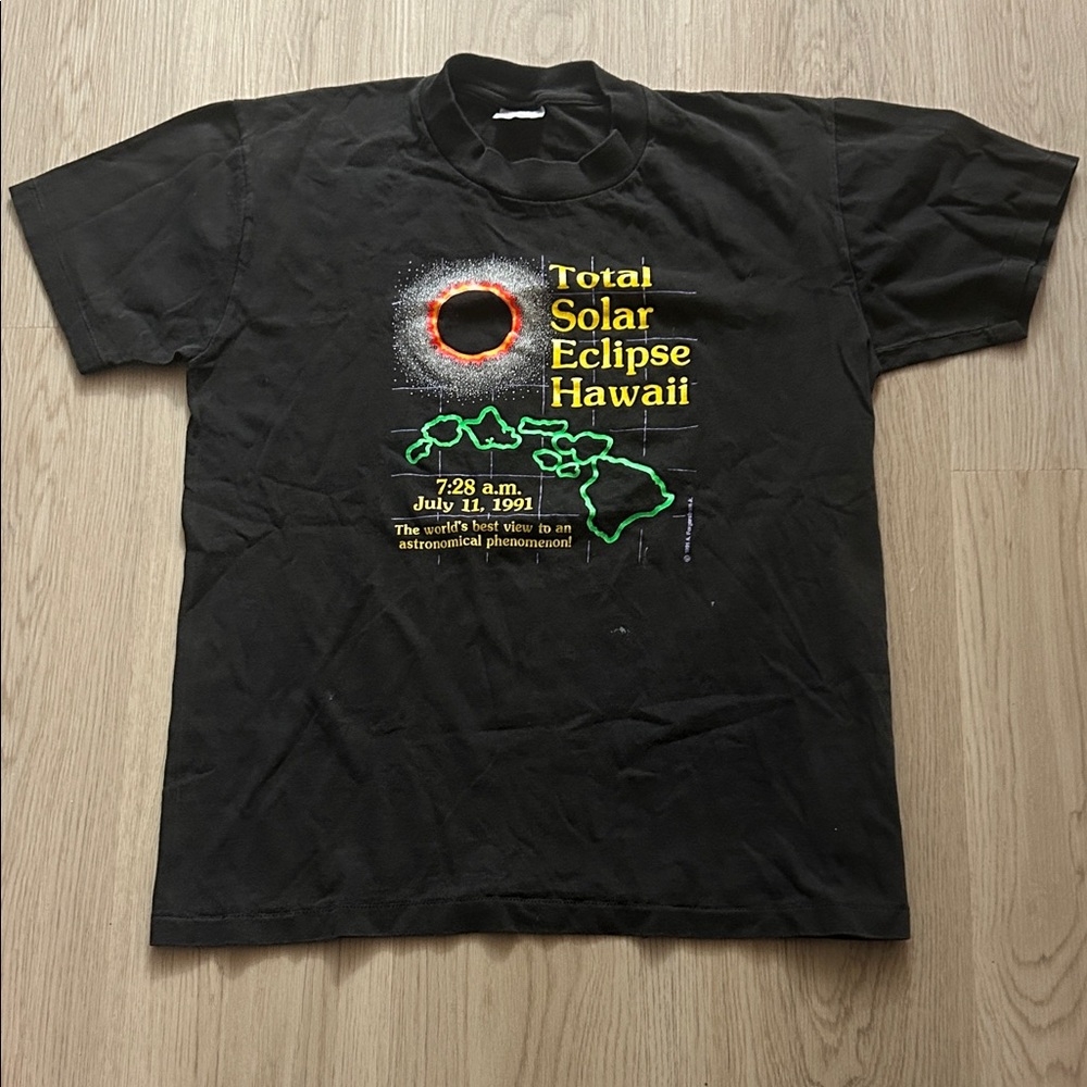 Vintage Total Solar Eclipse Hawaii Graphic T-Shirt Medium